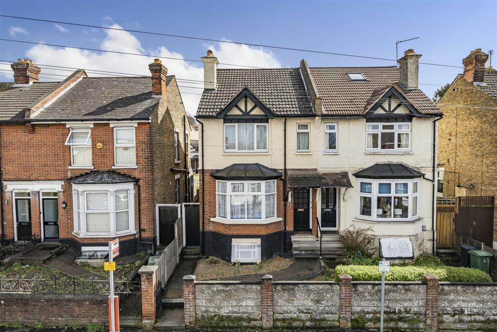 3 bedroom semi-detached house for sale in Old Tovil Road, Maidstone, ME15