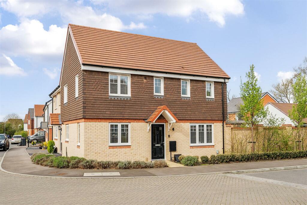 3 bedroom semidetached house for sale in Lancaster Road, Headcorn, TN27