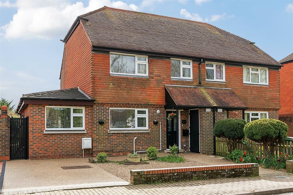3 bedroom semidetached house for sale in Bell Lane, Staplehurst