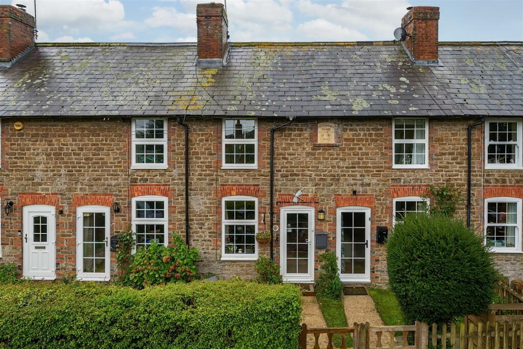 2 bedroom terraced house for sale in Stonestile Road, Headcorn, Ashford, TN27