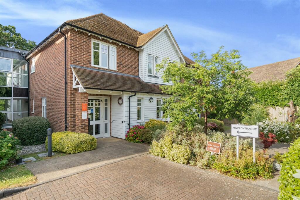 2 bedroom apartment for sale in North Street, Headcorn, TN27