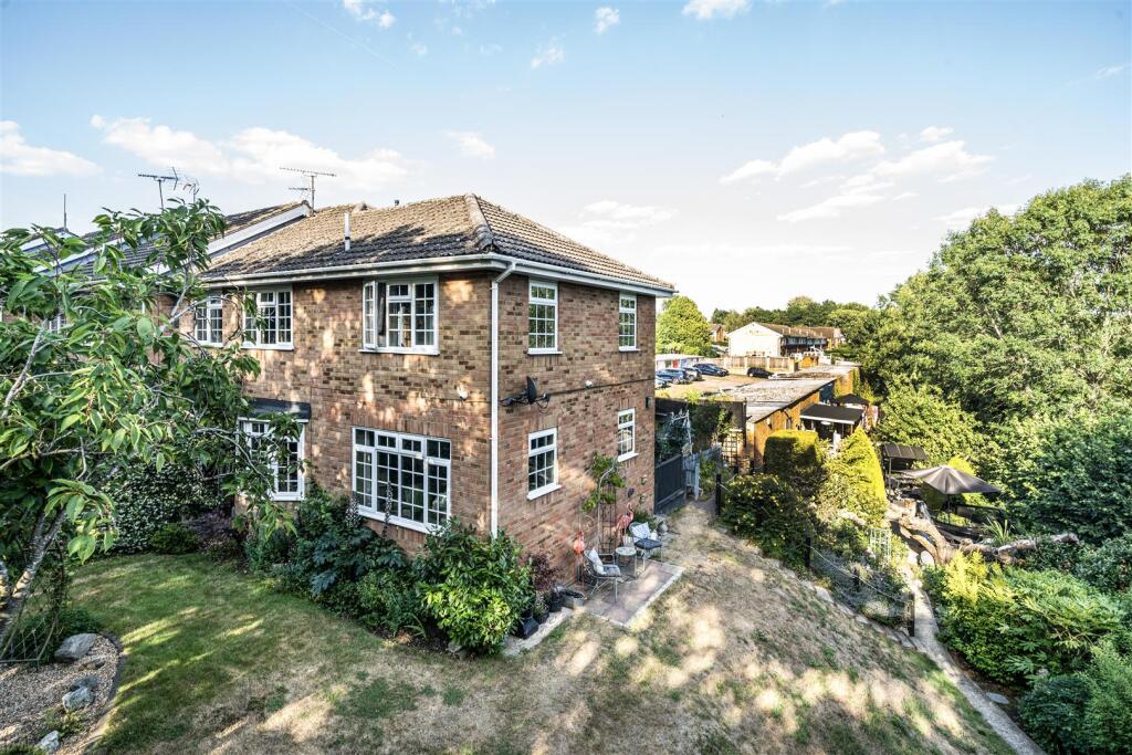 Main image of property: Willington Street, Maidstone