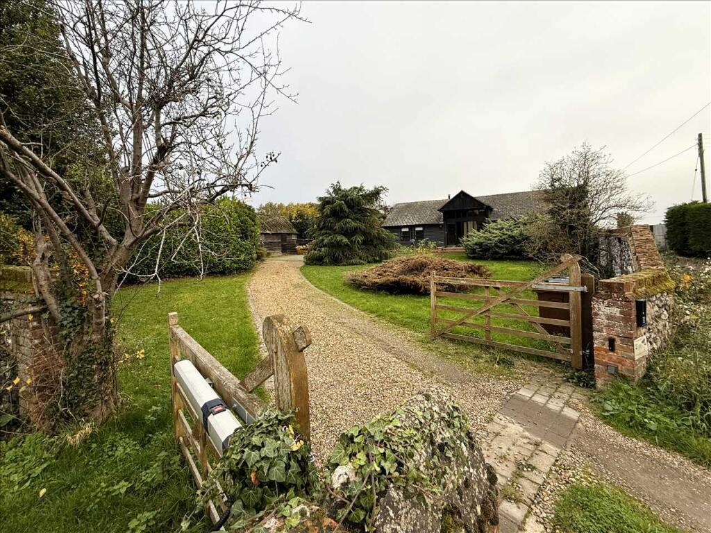 Main image of property: The Barn, Thong Lane, Shorne