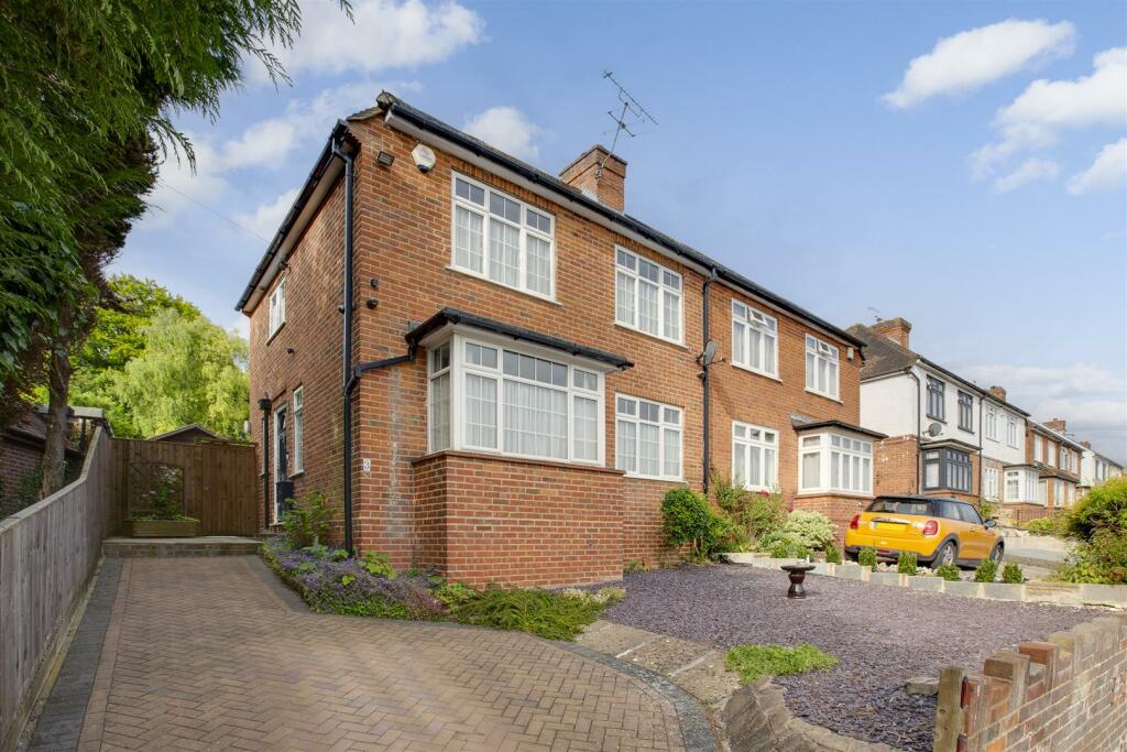 3 bedroom semidetached house for sale in Southfield Road, High