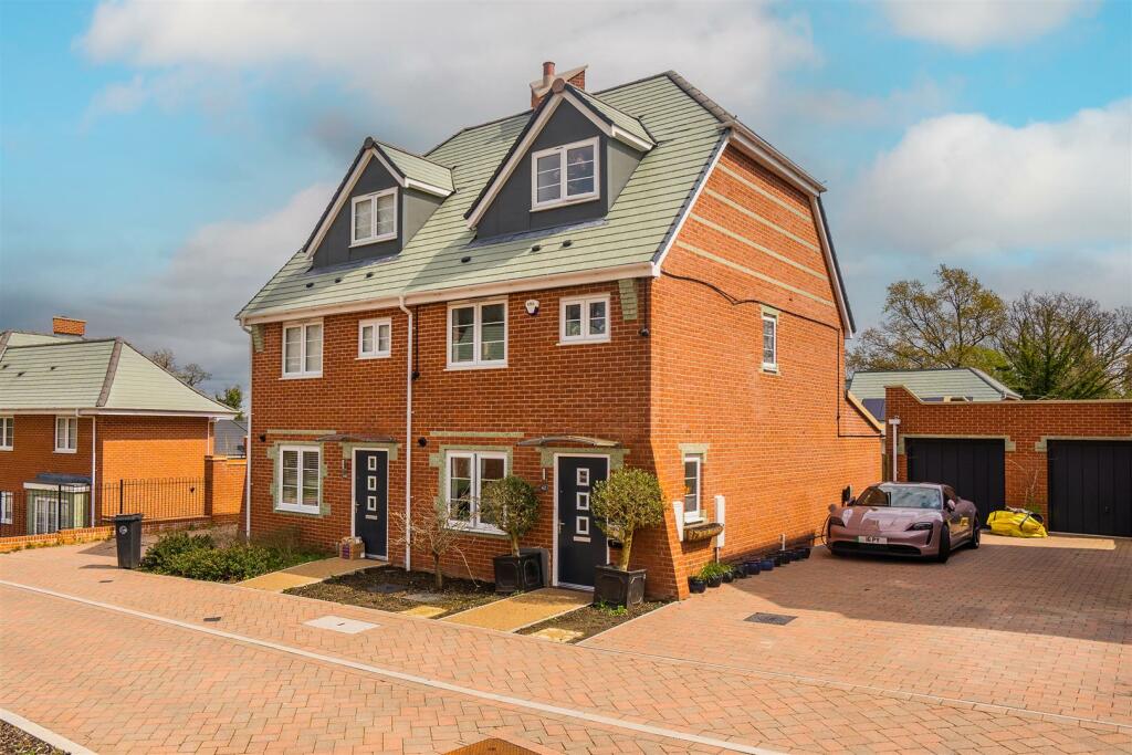 4 bedroom semidetached house for sale in Pine Trees, Kilty Place, High HP11