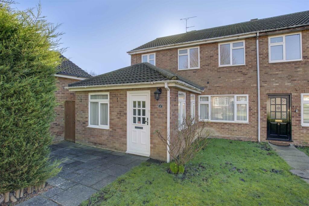 3 bedroom semidetached house for rent in HUGHENDEN GREEN, AYLESBURY