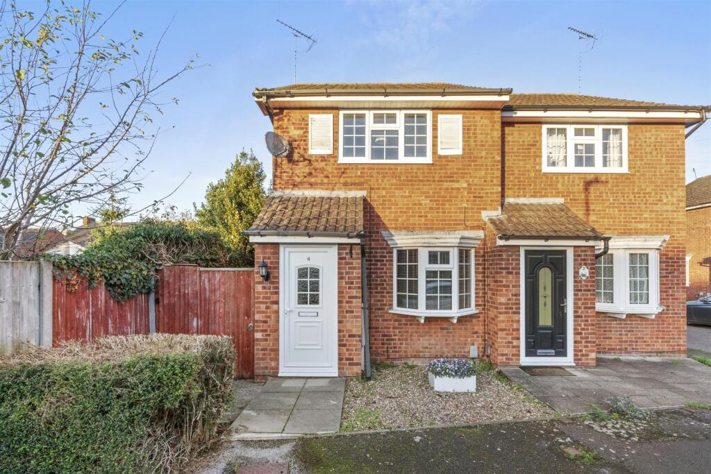 Main image of property: WILLIAMS CLOSE, AYLESBURY (SHORT WALK OF TOWN)