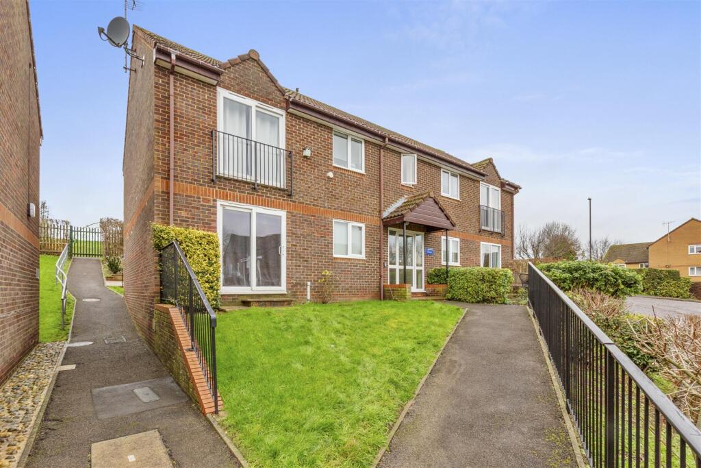 Main image of property: CASTLEVIEW GARDENS, HIGH WYCOMBE
