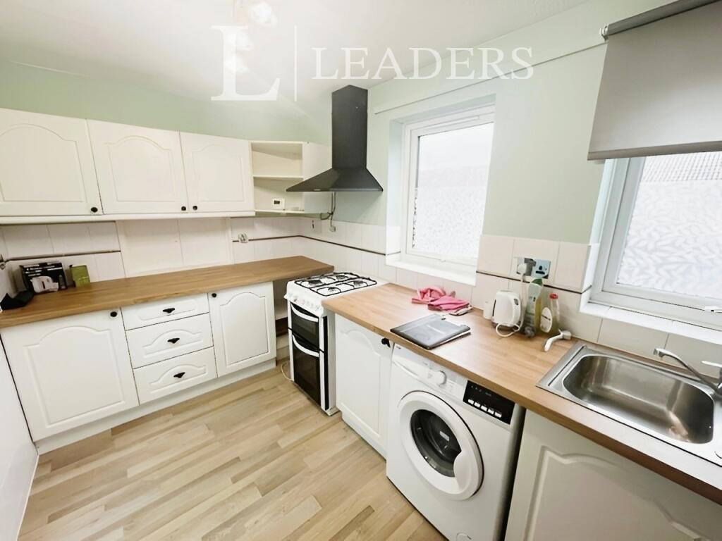 2 bedroom property for rent in Roman Courts, CB4