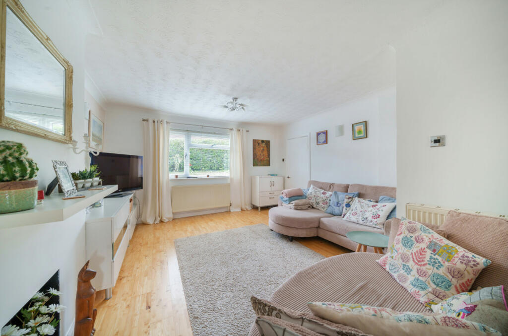 4 bedroom semidetached house for sale in Old Pasture Road, Frimley
