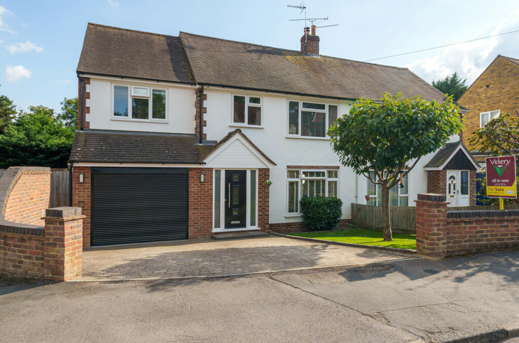 4 bedroom semidetached house for sale in Farm Road, Frimley, Camberley