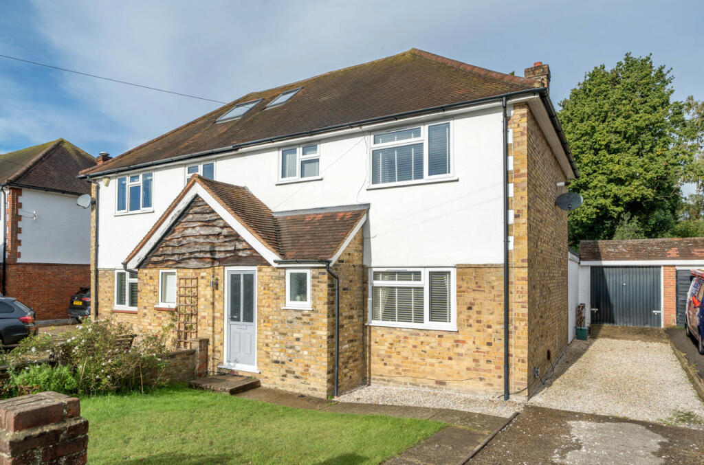 3 bedroom semidetached house for sale in Old Pasture Road, Frimley