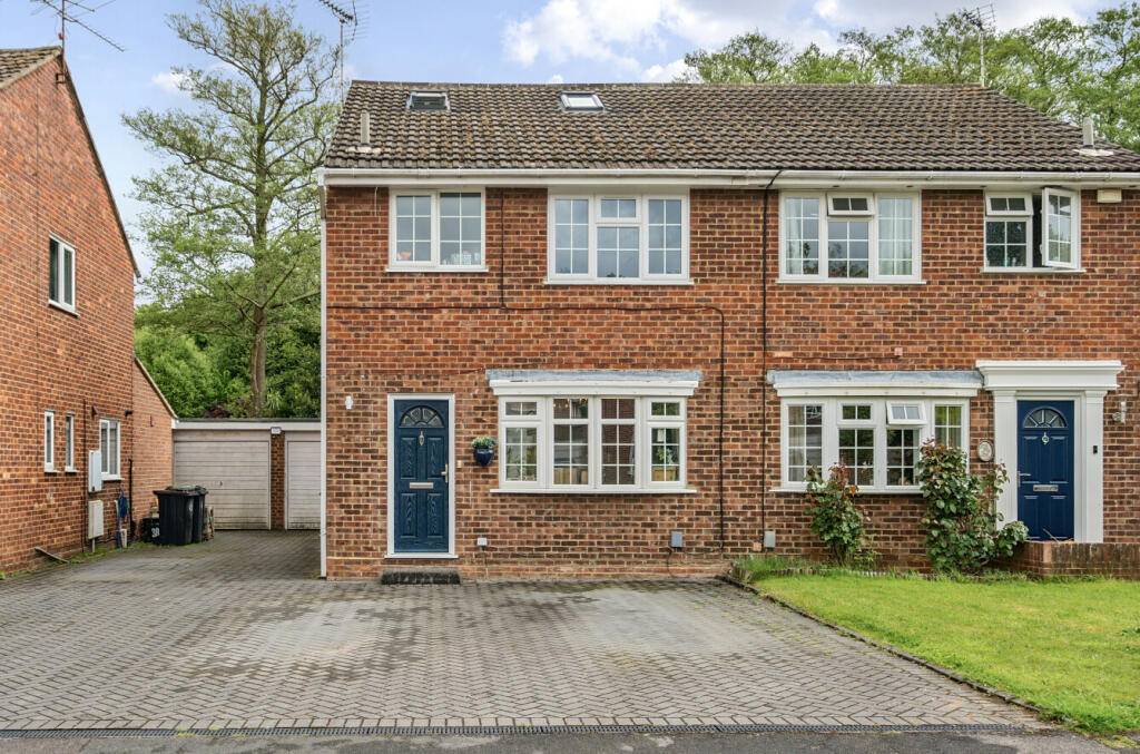 4 bedroom semidetached house for sale in Gresham Way, Frimley Green