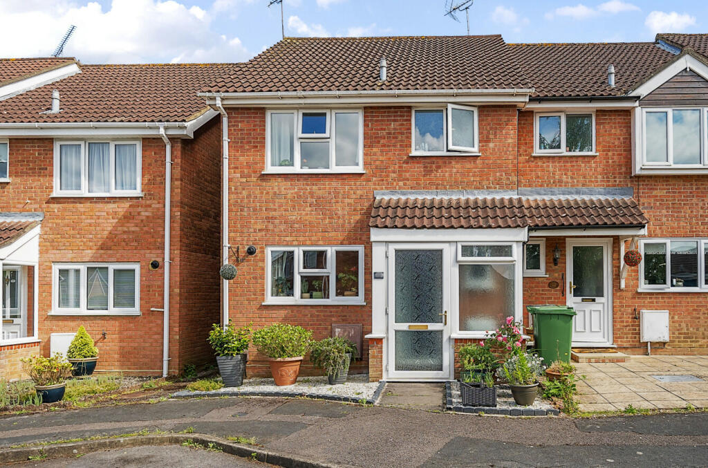 3 bedroom end of terrace house for sale in Windsor Way, Frimley