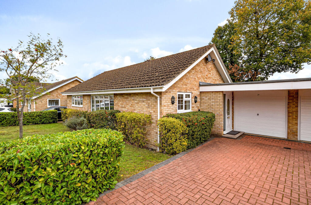 Main image of property: Clearsprings, Lightwater, Surrey, GU18