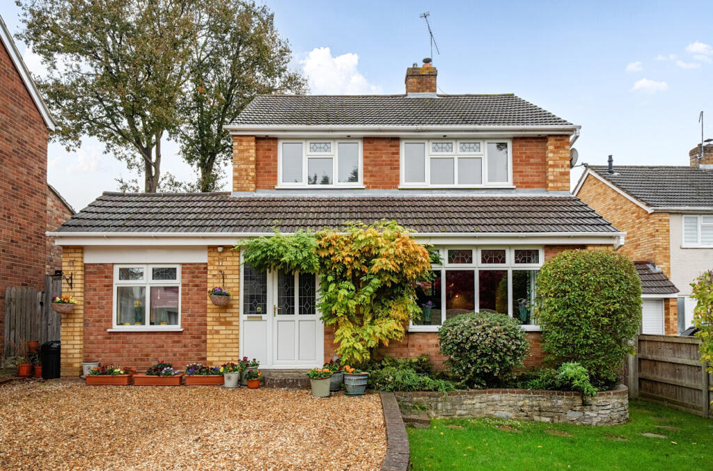 Main image of property: Turnville Close, Lightwater, Surrey, GU18