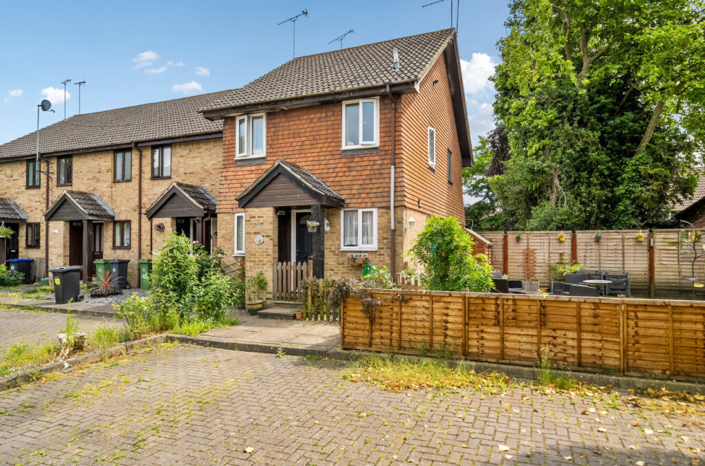 Main image of property: Oak Ridge, West End, Woking, Surrey, GU24