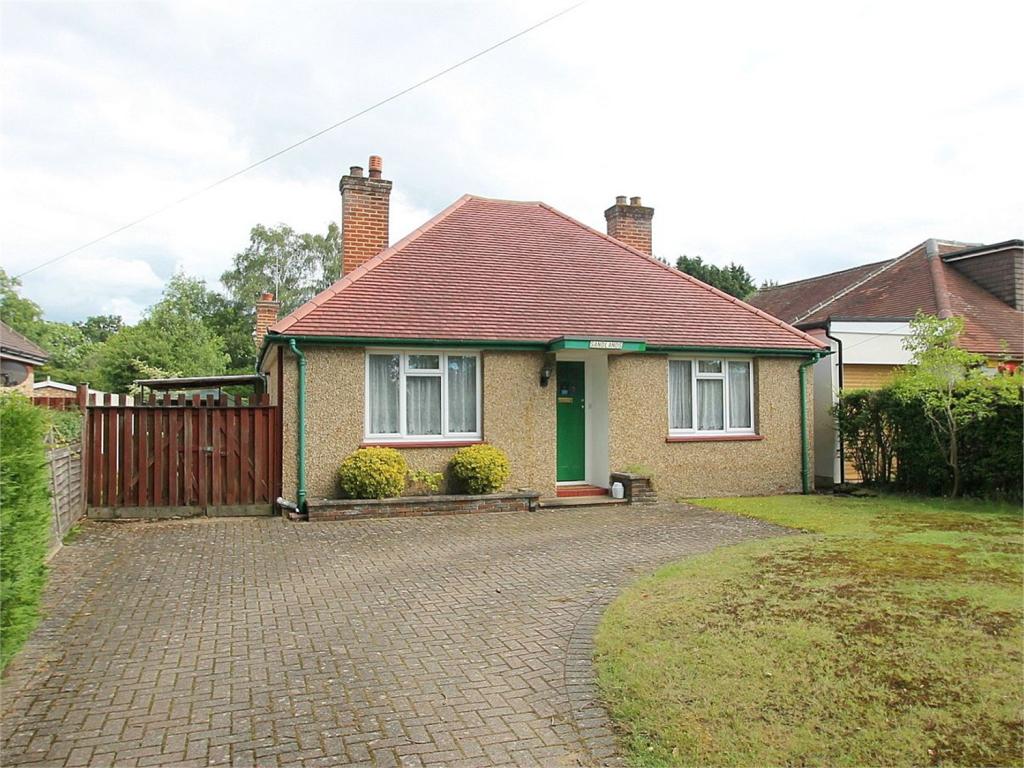 2 bedroom bungalow for sale in Scotts Grove Road, Chobham, Surrey, GU24
