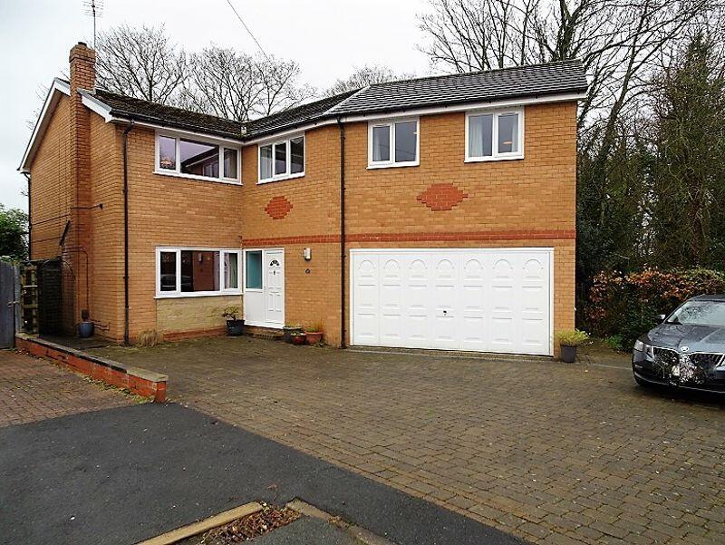 5 bedroom detached house for sale in Hollinhurst Avenue, Penwortham