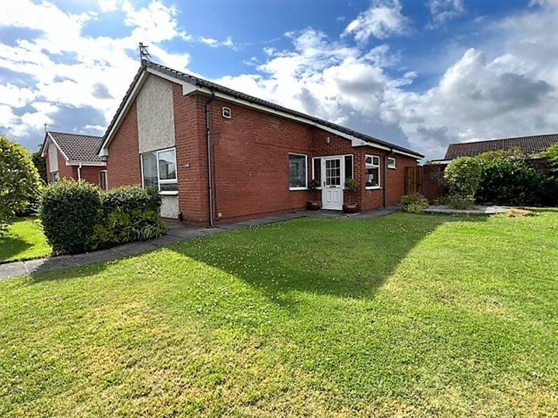 3 bedroom detached bungalow for sale in Carnoustie Court, Penwortham