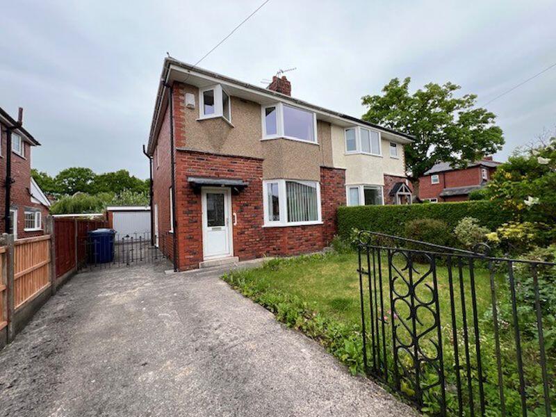 3 bedroom semidetached house for sale in Shaftesbury Avenue