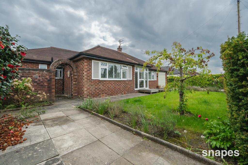 3 bedroom bungalow for sale in Victoria Way, Bramhall, SK7