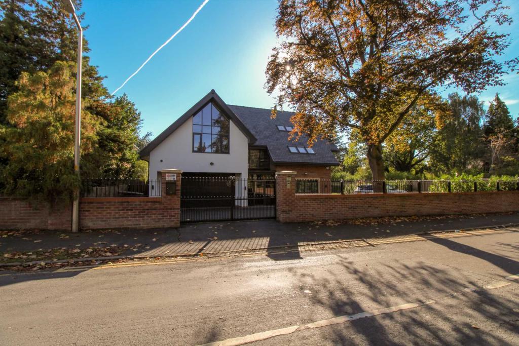 5 bedroom detached house for sale in BROADWAY, Bramhall, SK7