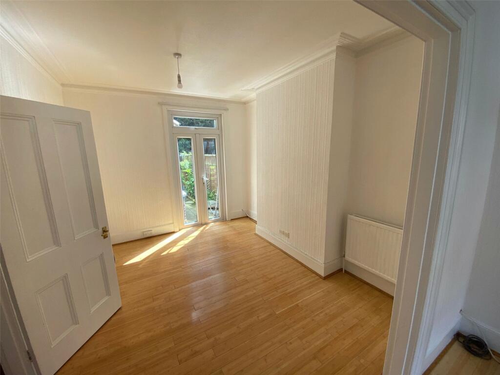 3 bedroom terraced house for rent in Hampshire Road, London, N22