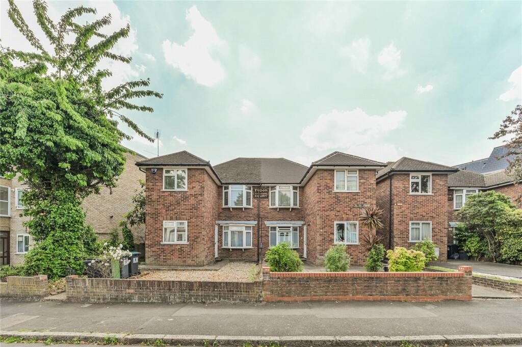 2 bedroom apartment for sale in Clarence Road, London, N22