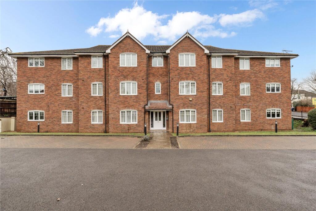 Main image of property: Reading Road, Farnborough, Hampshire, GU14