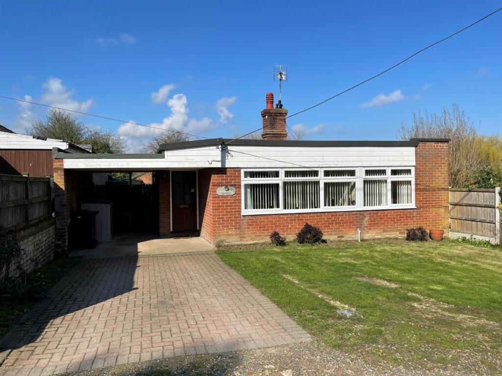 2 bedroom detached bungalow for sale in Edith Road, Kirbylesoken, CO13
