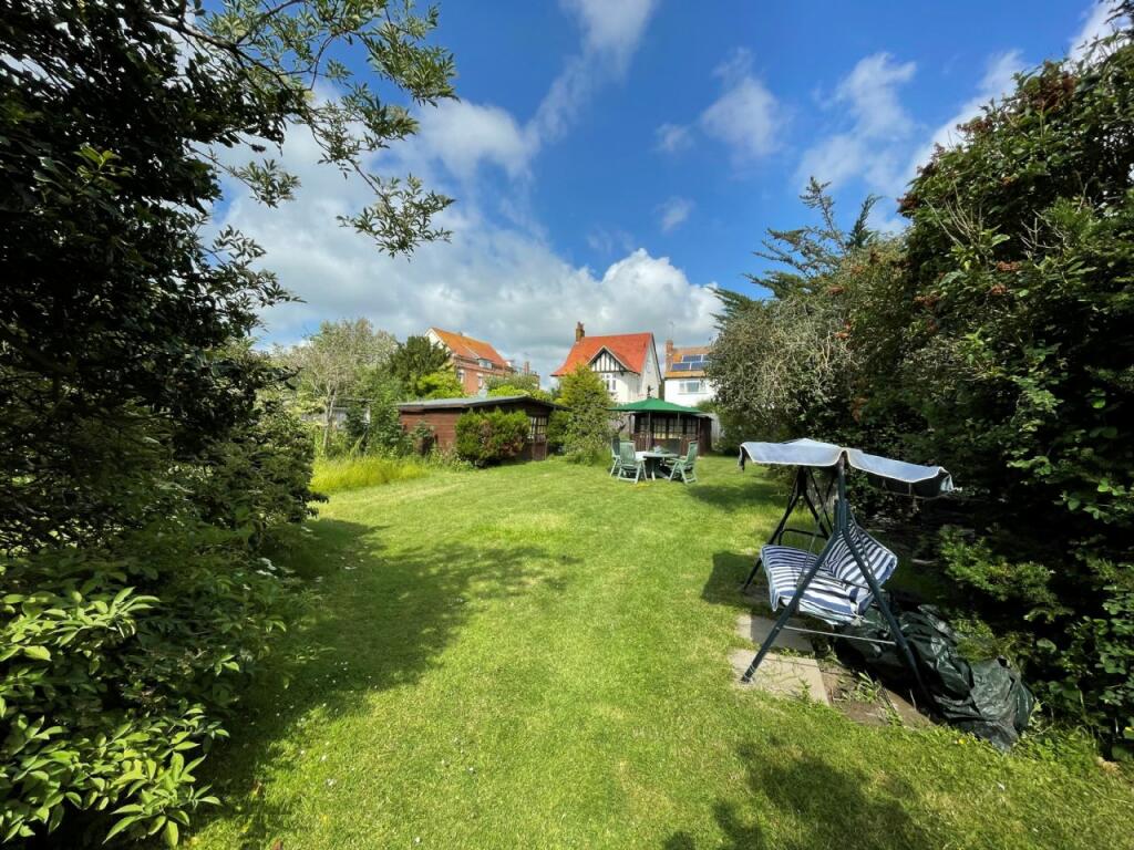 Additional property image - ESPLANADE, FRINTON-ON-SEA