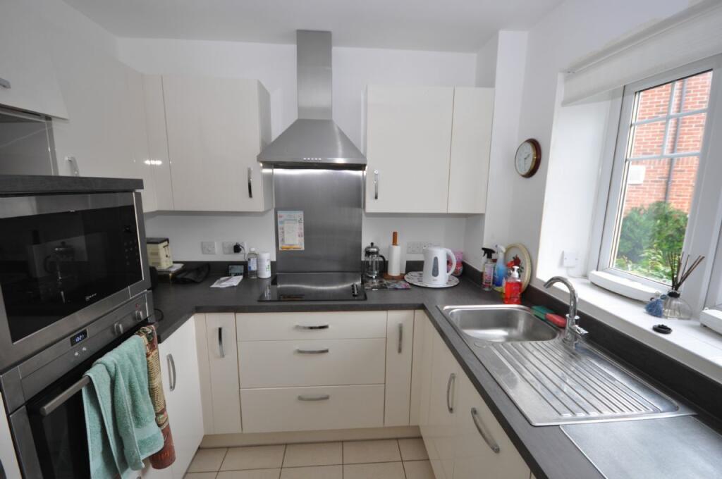 Additional property image - HADLEIGH ROAD, FRINTON-ON-SEA