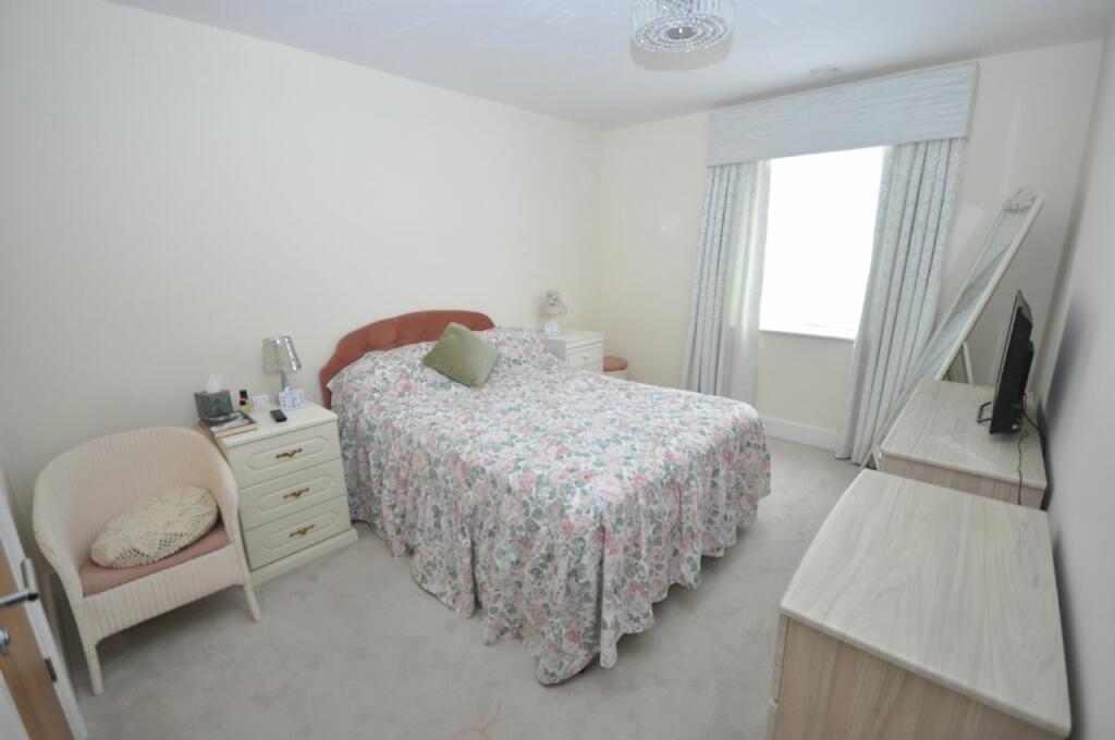 Additional property image - HADLEIGH ROAD, FRINTON-ON-SEA