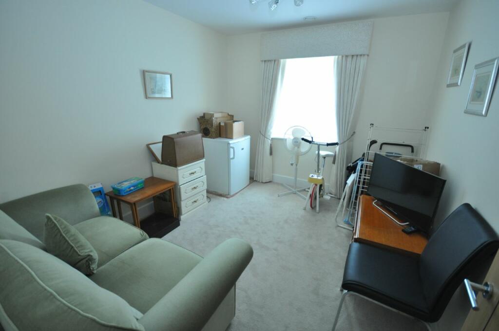 Additional property image - HADLEIGH ROAD, FRINTON-ON-SEA