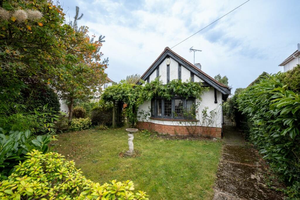 Additional property image - FOURTH AVENUE, FRINTON-ON-SEA