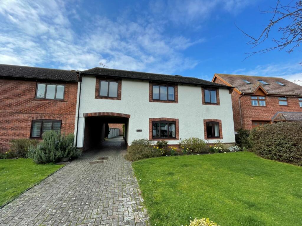 2 bedroom flat for sale in Old Parsonage Way, Frintononsea, CO13