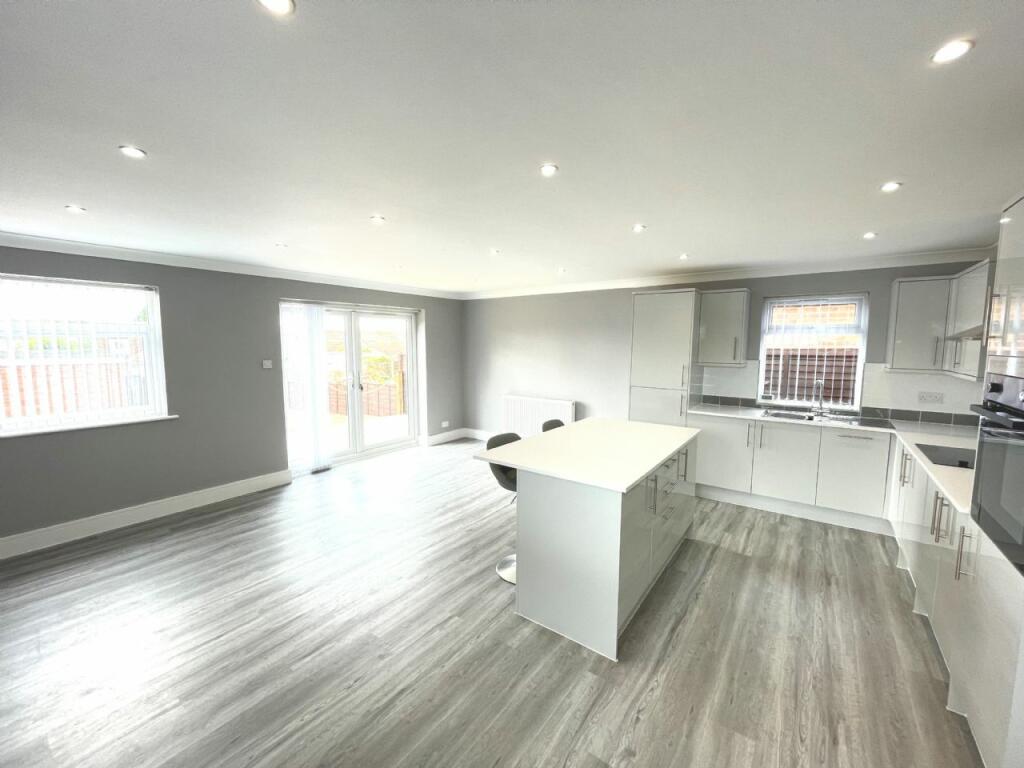 Additional property image - GREAT HARRODS, WALTON-ON-THE-NAZE