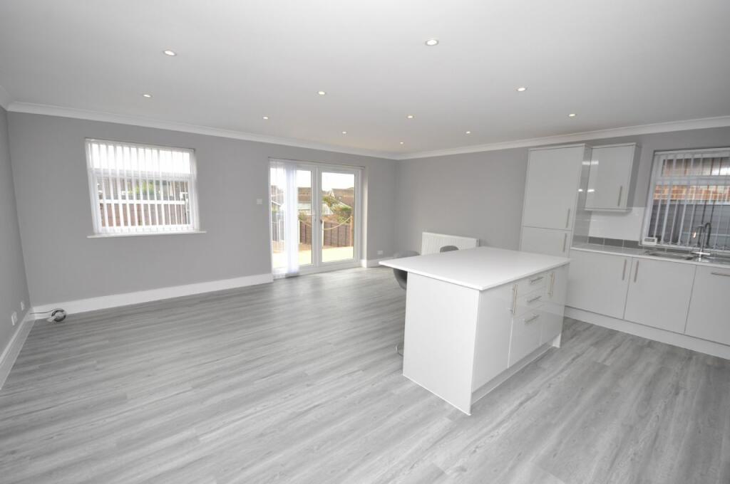 Additional property image - GREAT HARRODS, WALTON-ON-THE-NAZE