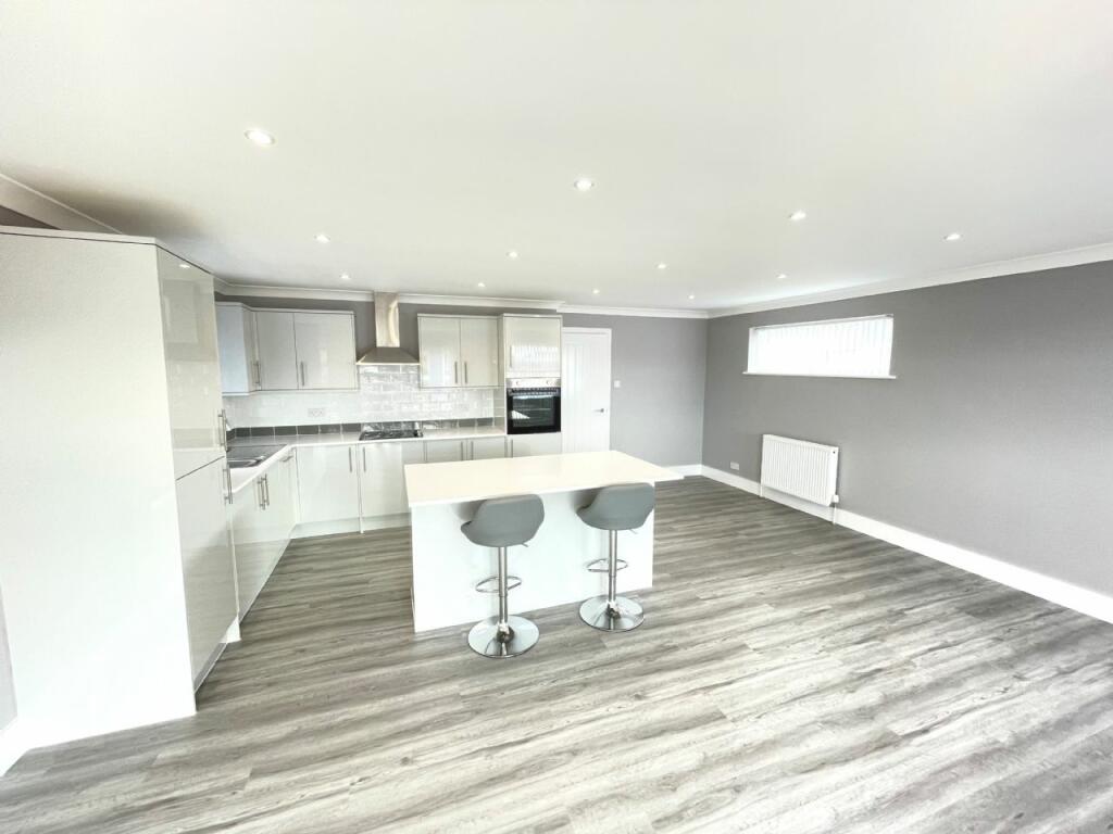 Additional property image - GREAT HARRODS, WALTON-ON-THE-NAZE