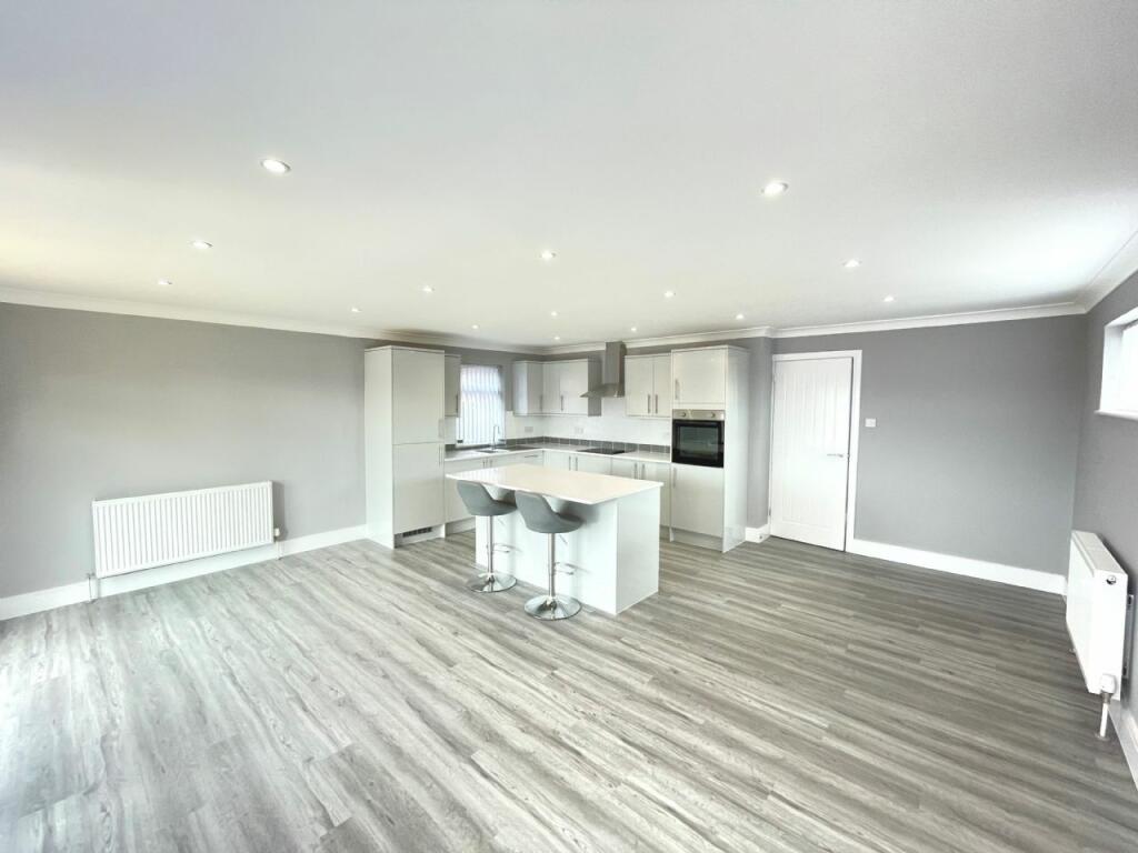Additional property image - GREAT HARRODS, WALTON-ON-THE-NAZE