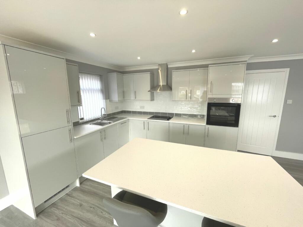 Additional property image - GREAT HARRODS, WALTON-ON-THE-NAZE