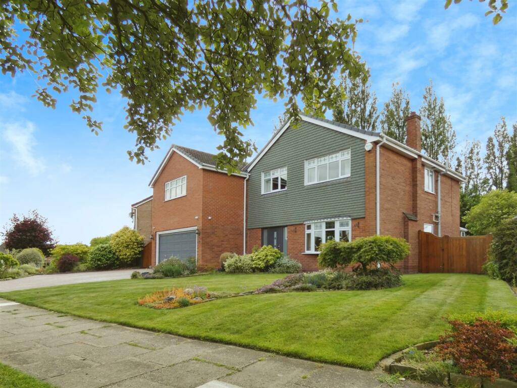 5 bedroom detached house for sale in Tatton Drive, Sandbach, CW11