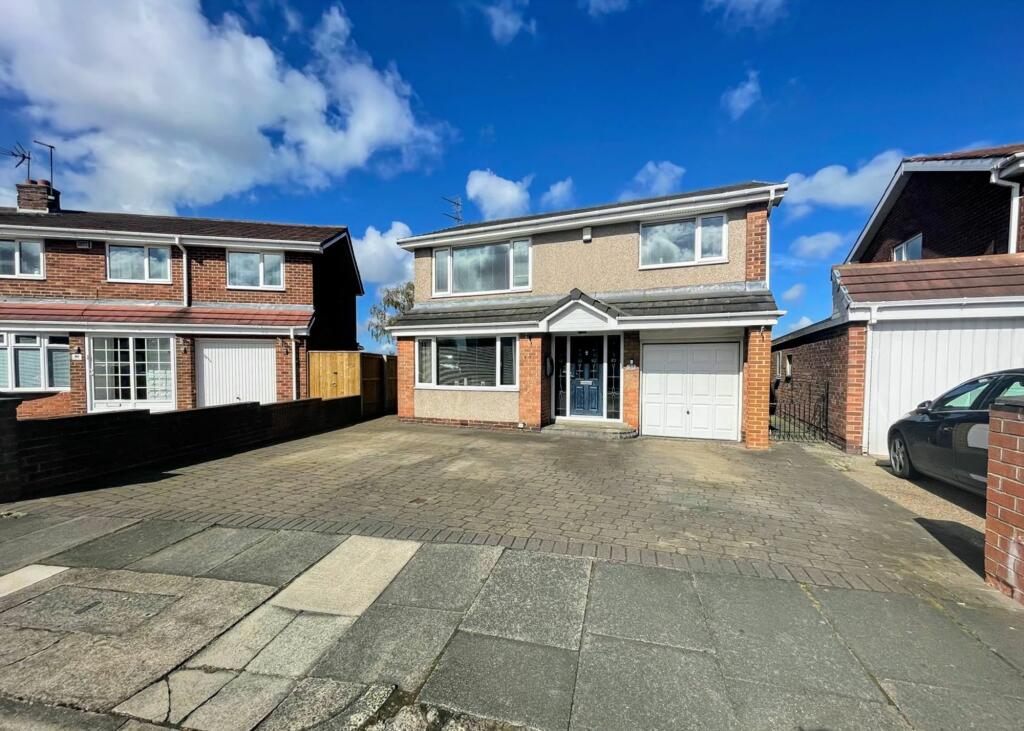 4 bedroom detached house for sale in Mill Crescent, Hebburn, NE31
