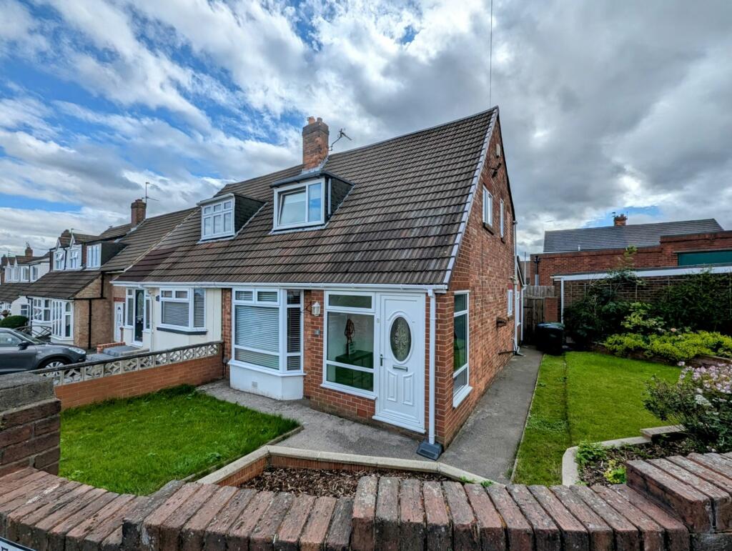 3 bedroom semidetached house for sale in Leafield Crescent, South