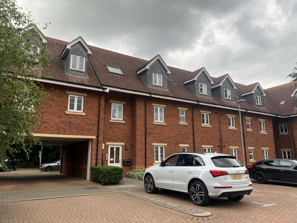 Main image of property: Green Farm Road, Newport Pagnell, MK16 0JY
