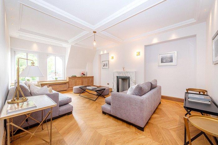 2 bedroom penthouse for sale in North Terrace, London, SW7