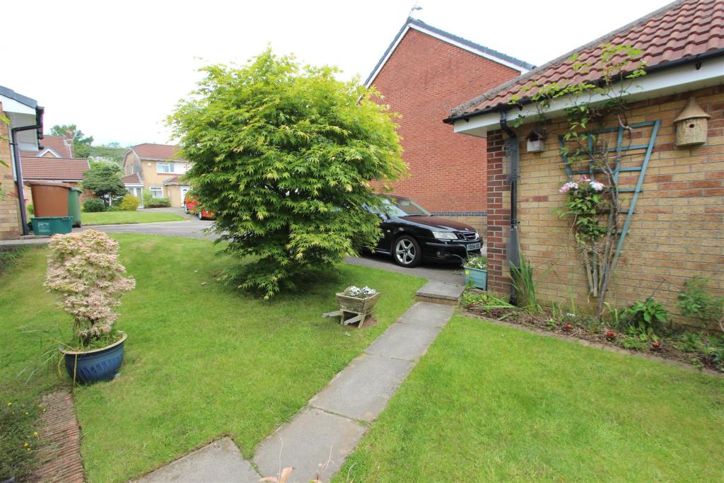 4 bedroom detached house for sale in Meadow Way, Caerphilly, CF83