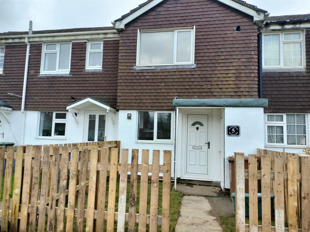 2 bedroom terraced house for sale in Penclawdd, Caerphilly, CF83