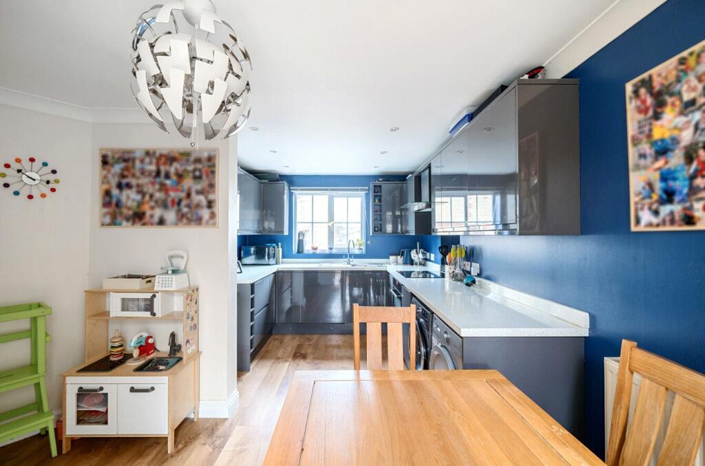 Additional property image - Coles Close, Wincanton, Somerset, BA9